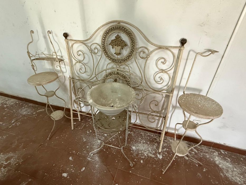 Cabeceira, Lavatório e duas Mesas de Cabeceira