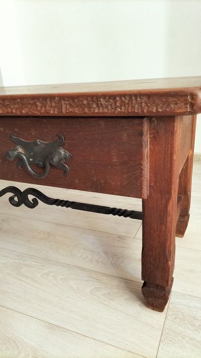 Stary stół drewniany dębowy z szufladami i kutymi elementami