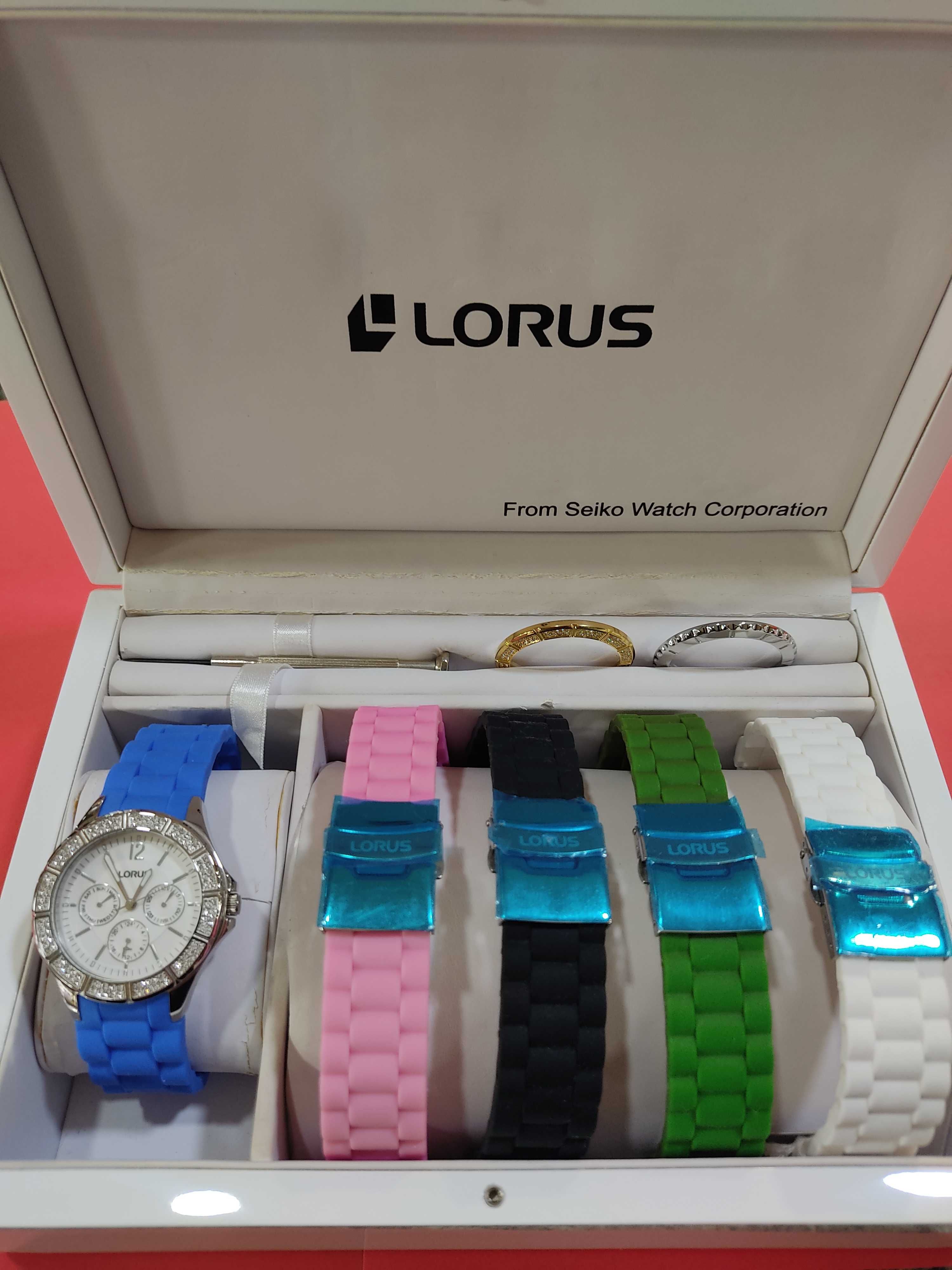Relógio Lorus com 5 braceletes e 3 aros