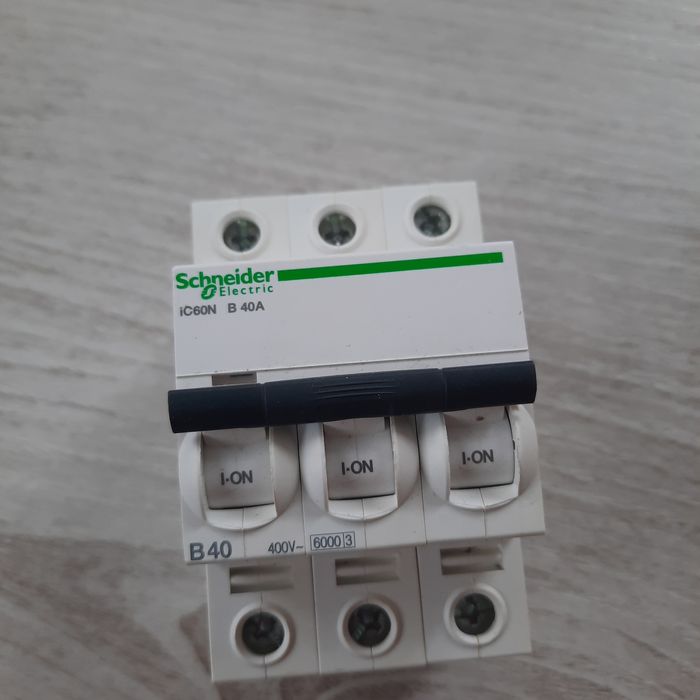 Автоматический выключатель Schneider 3-п. IC60N 40А C (6кА)