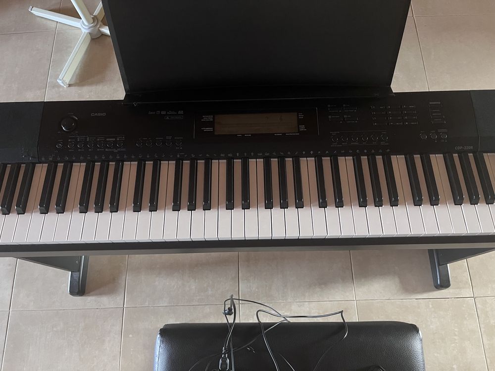 Pianino cyfrowe Casio Cdp220R ze statywem Cs44p