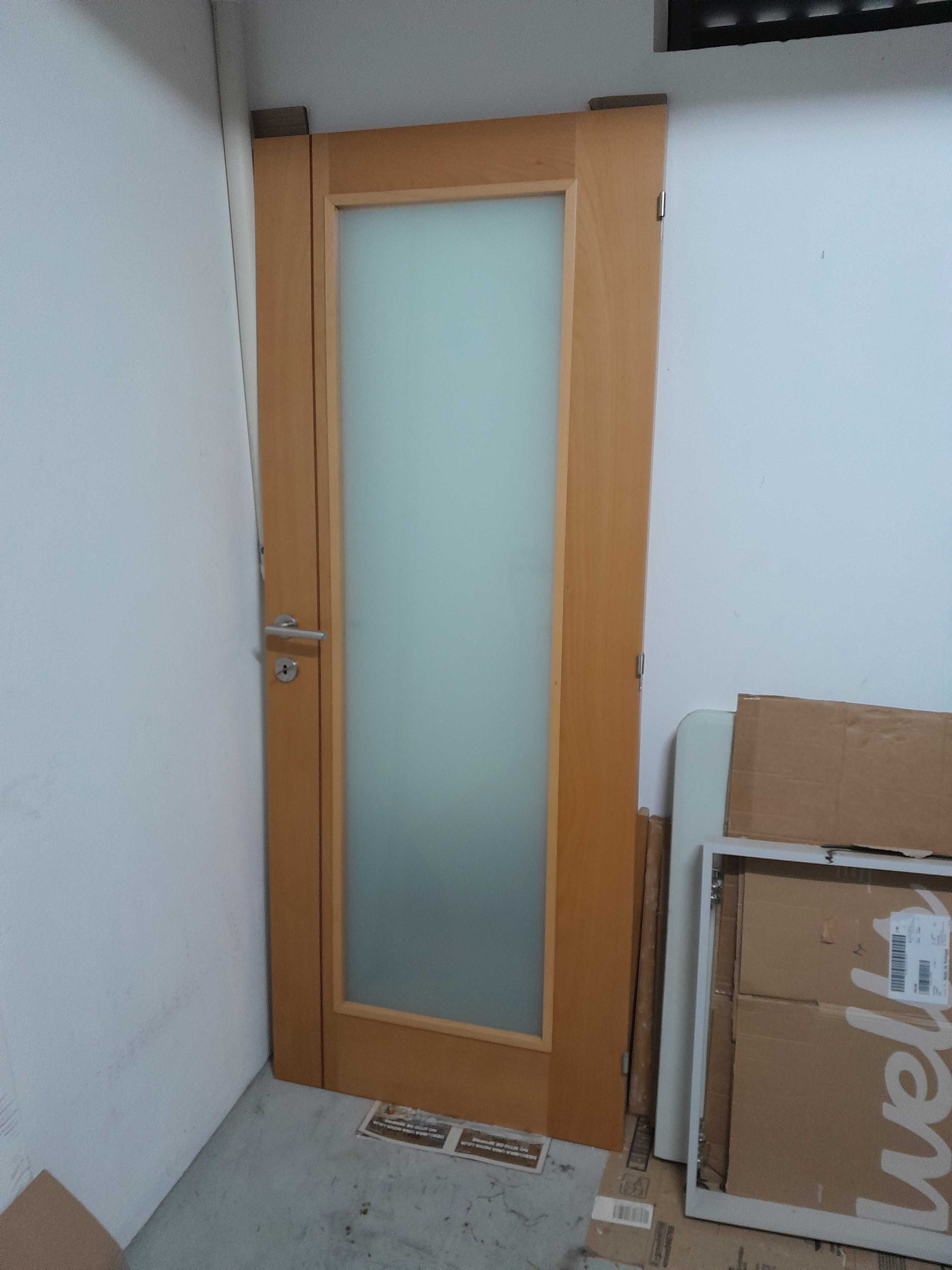 Porta interior madeira com vidro fosco