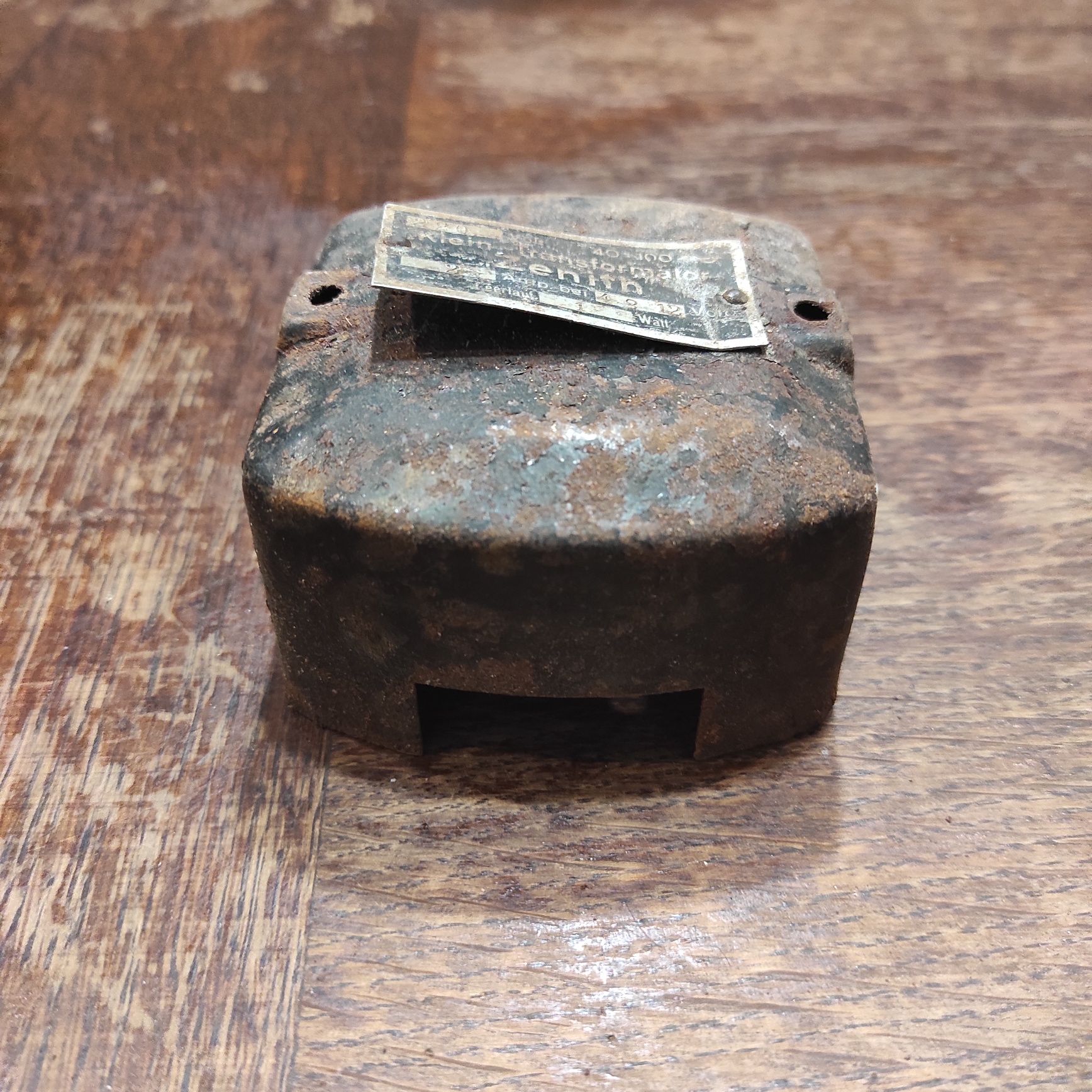 Stara niemiecka obudowa małego transformatora Zenit 1948