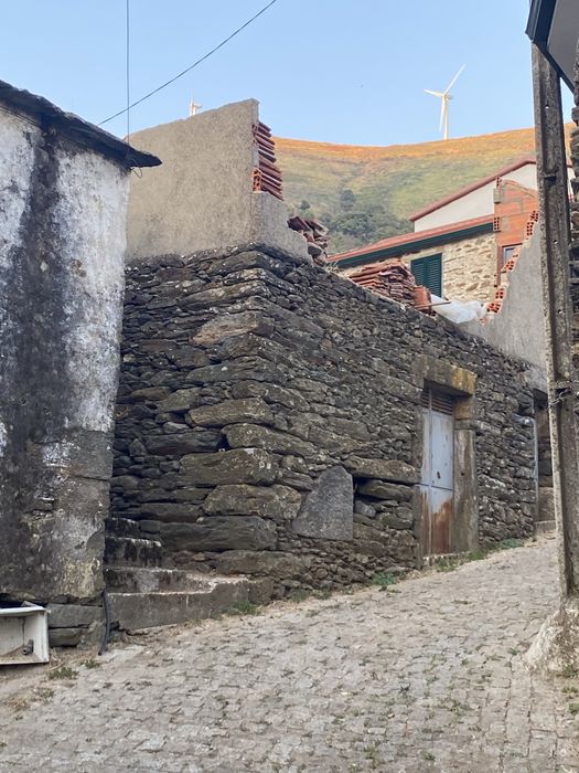 Venda Casa para Reconstrução - Teixeiró