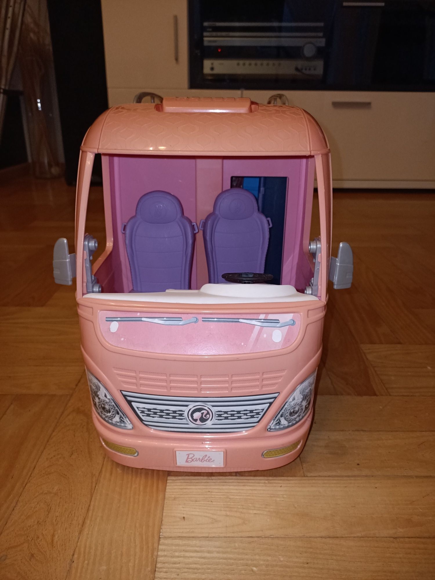 Kamper barbie z basenem