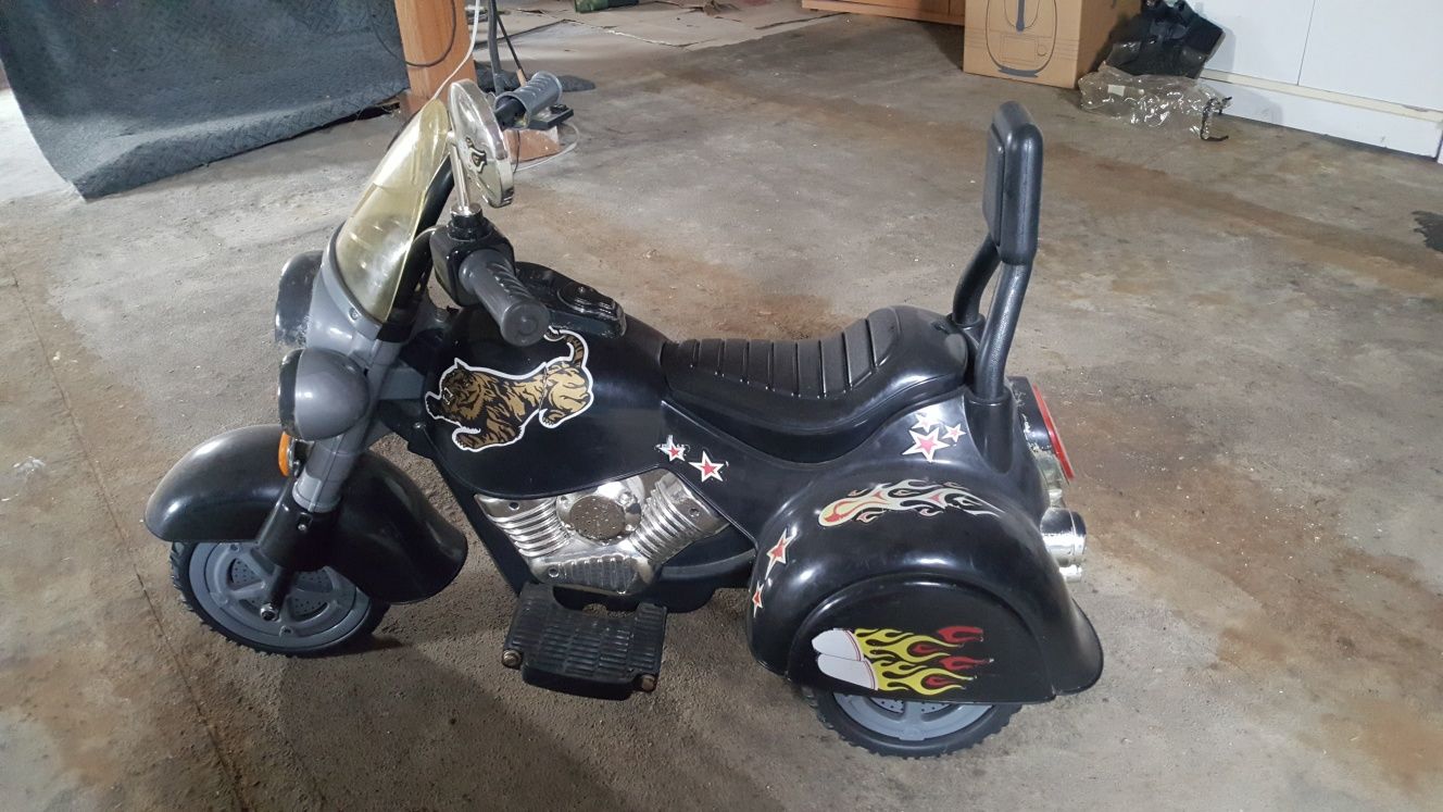 Motorek zabawka elektryczny