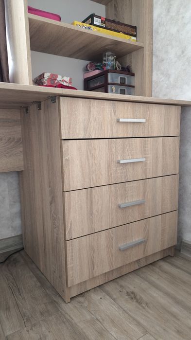 Продам супер стіл під вікно