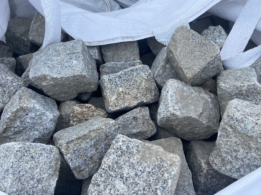 Cubos de Granito e Guias de Pedra usadas para venda