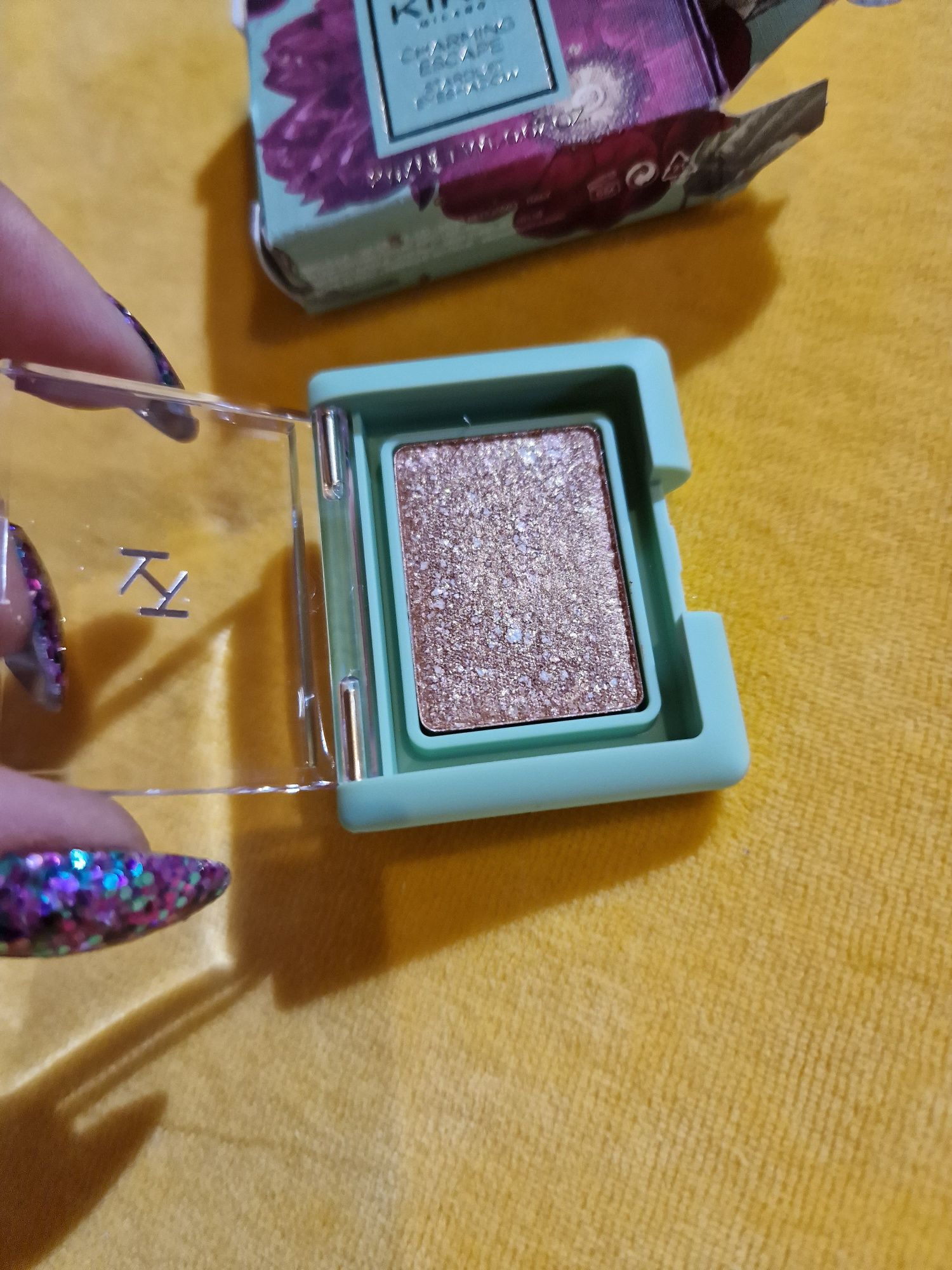 Kiko Charming Escape Stardust cień 02 Coral Sunset