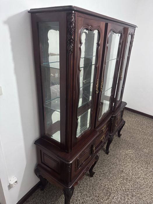 Cristaleira ou vitrine estilo Queen Anne