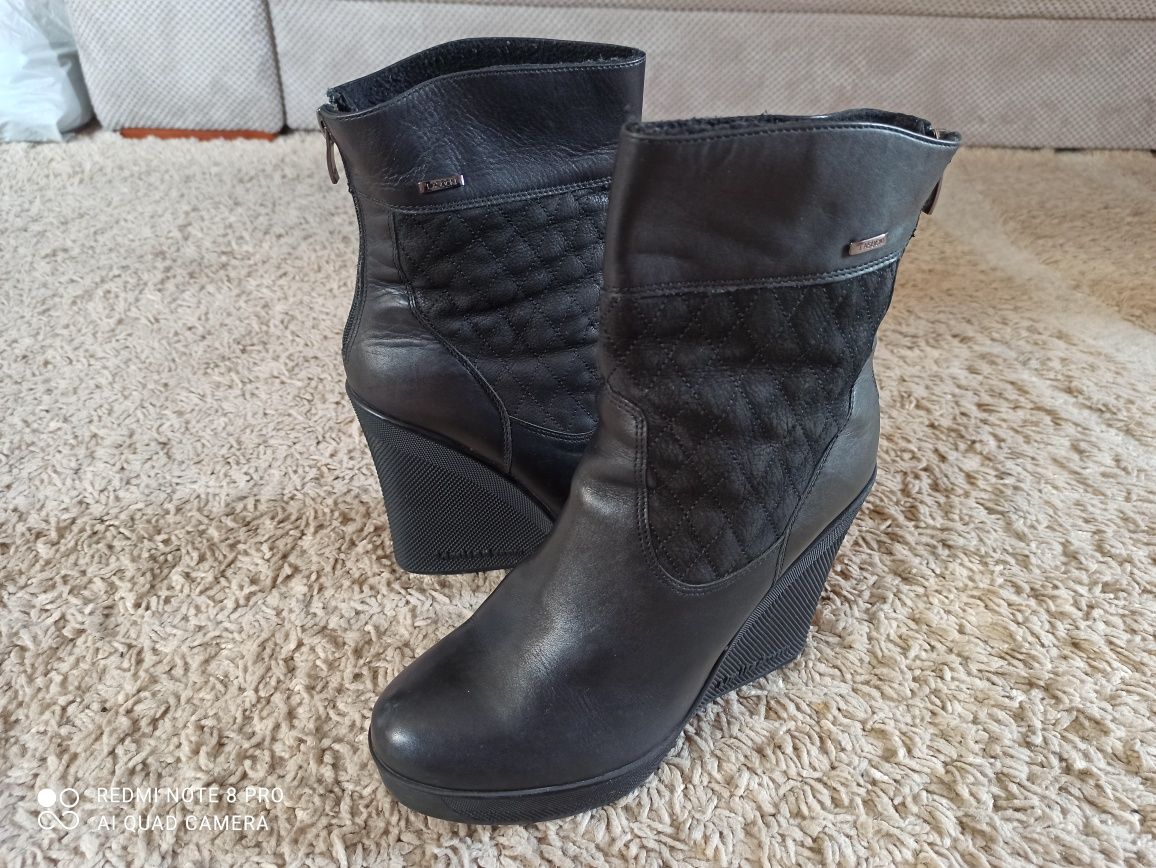 Skórzane buty botki na koturnie CCC Lasocki r 39