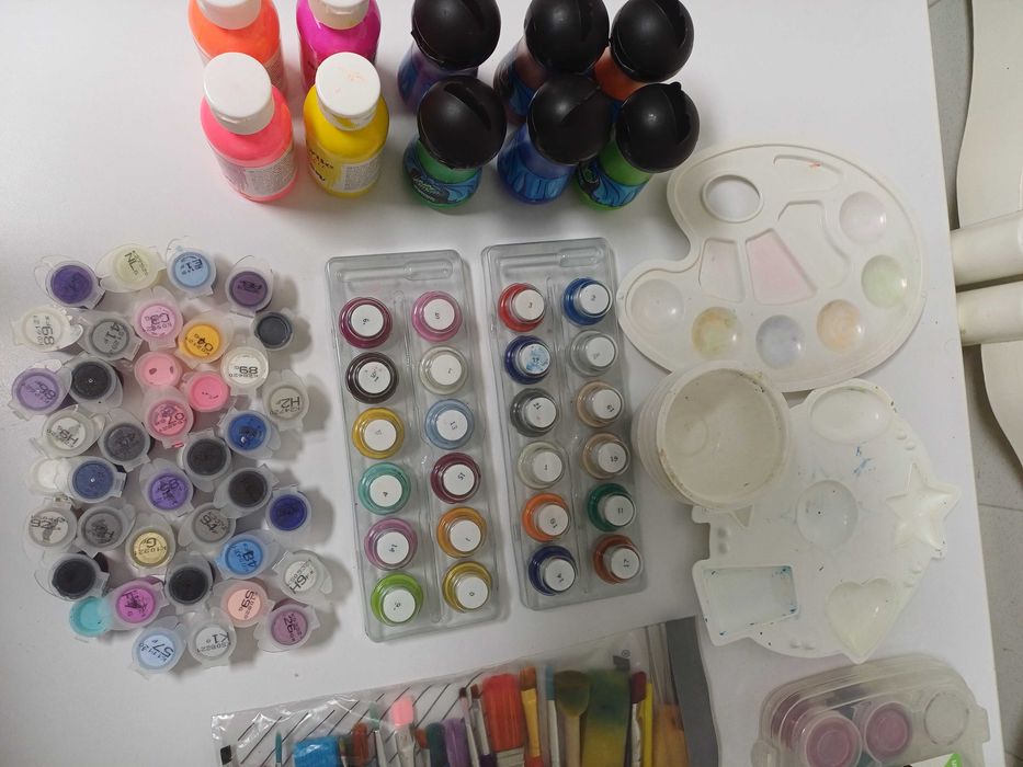 Conjunto de pintura com 180 utensílios