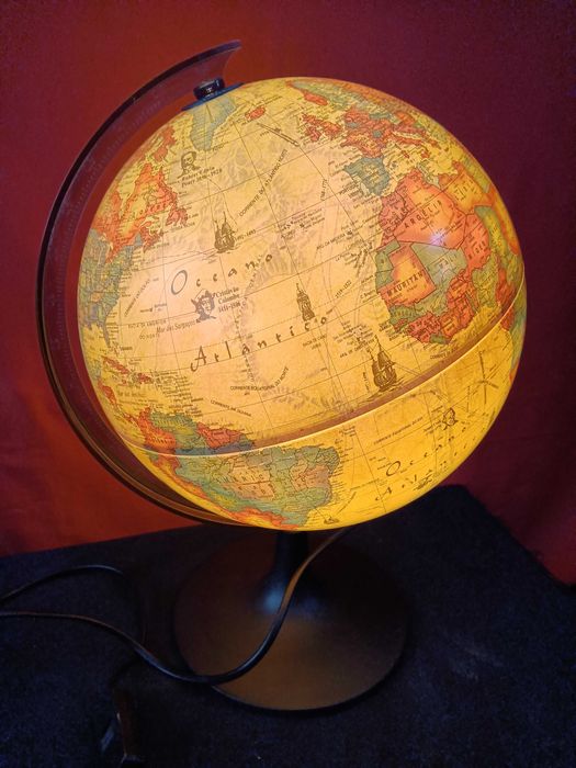 Candeeiro em forma de globo