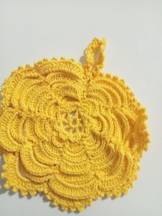 Várias artigos de artesanato.