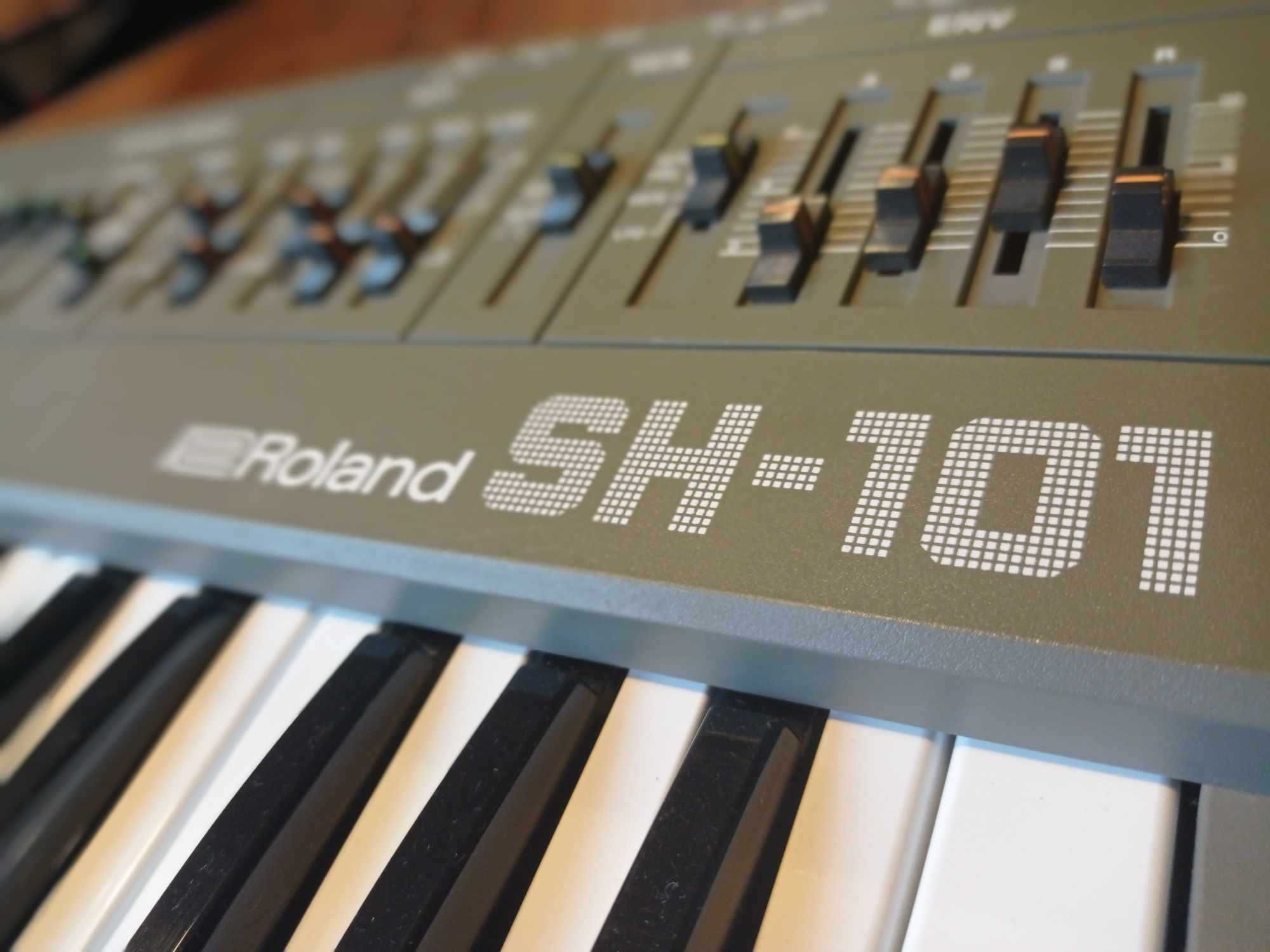 Roland SH-101 Syntezator