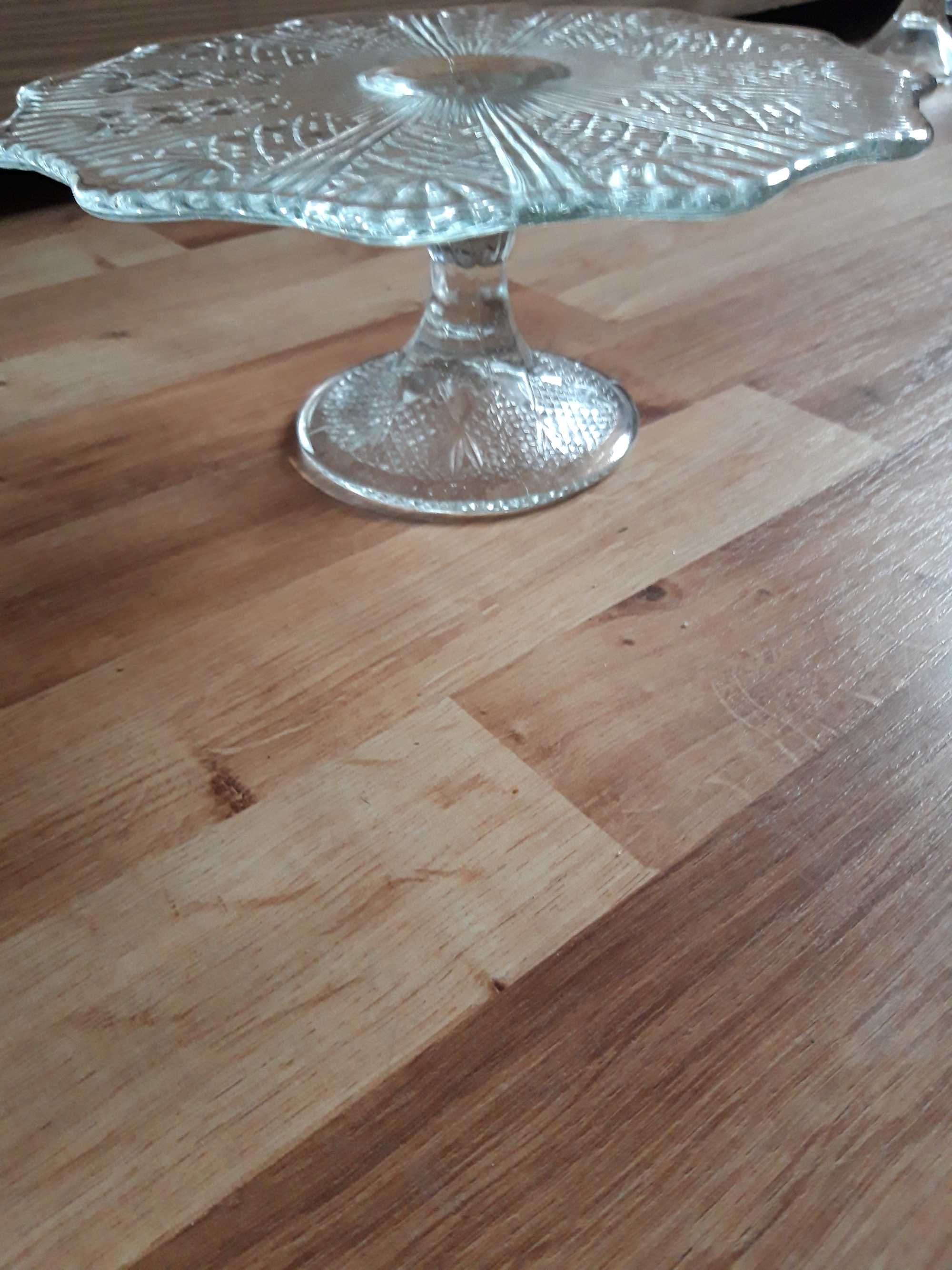 patera na nodze na torty