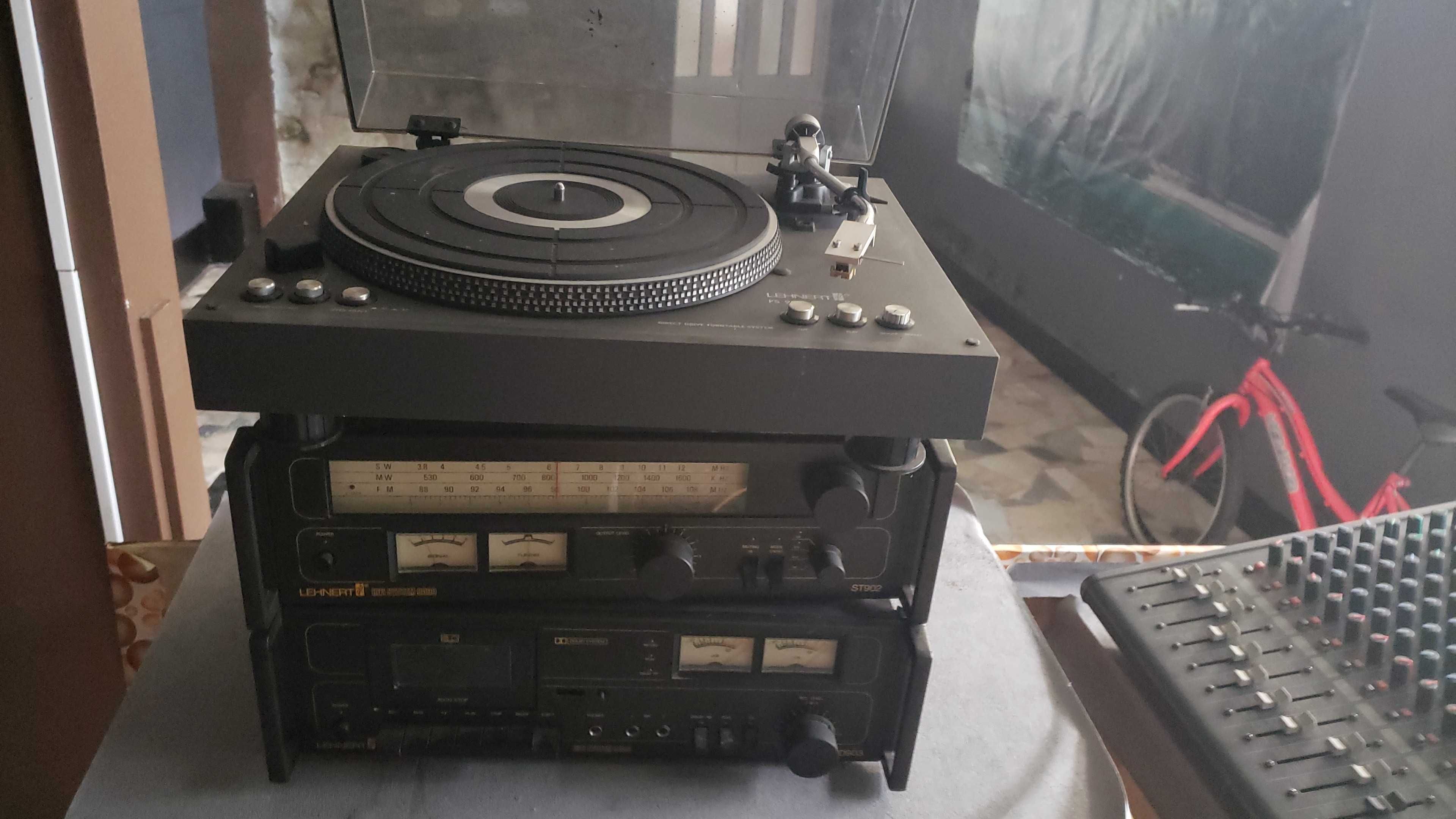 Radio e deck cassetes mais gira discos e colunas