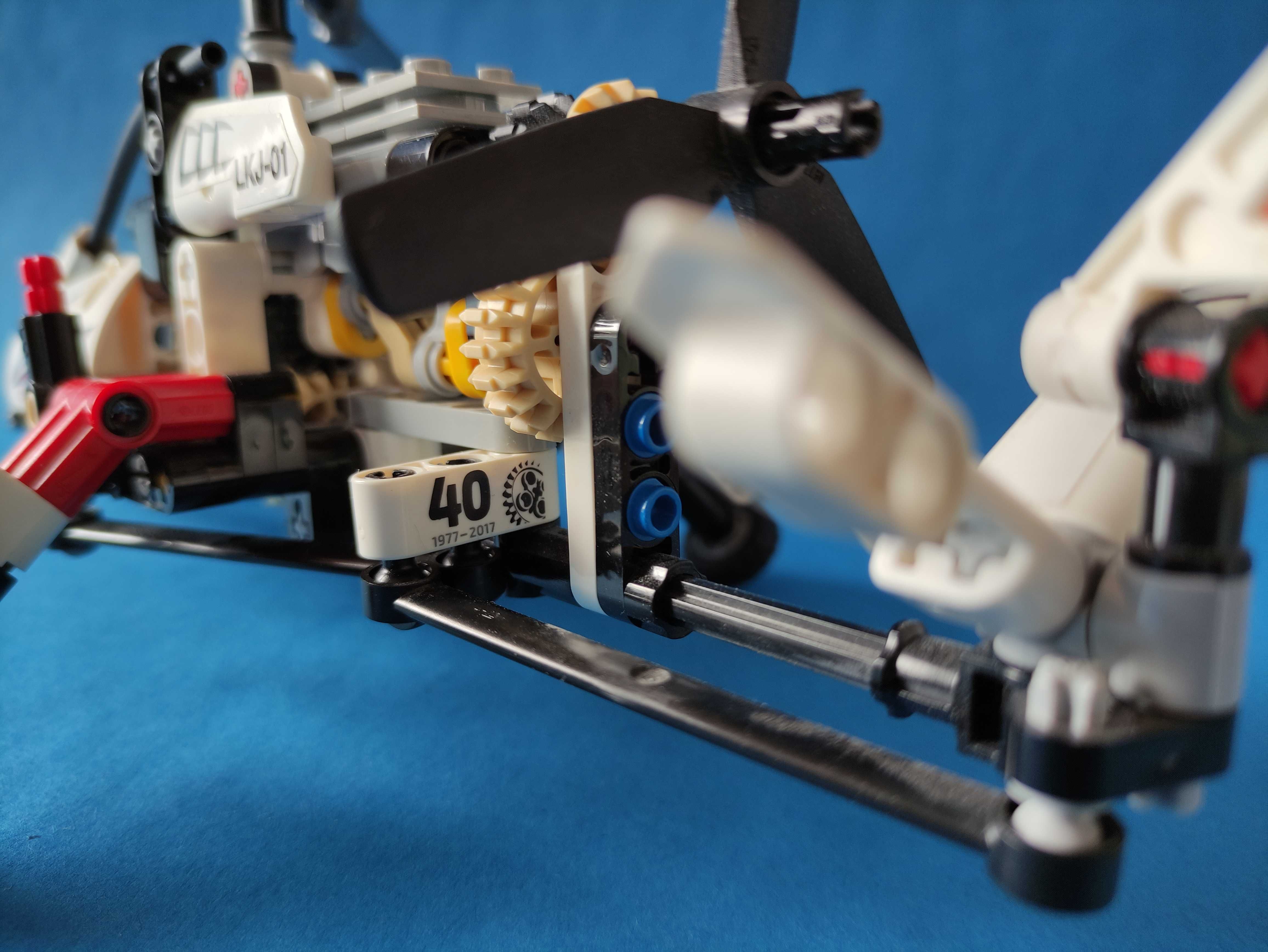 Lego Technic 42057 Ultralekki helikopter klocek 40 lat Technic 2w1
