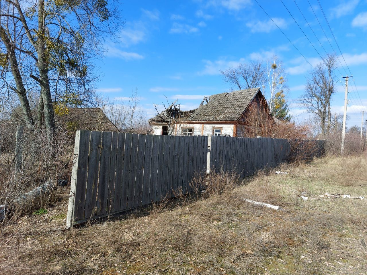 Дерев'яна дача в селі Кримок.Будинок в селі Кримок. Дача біля Київа