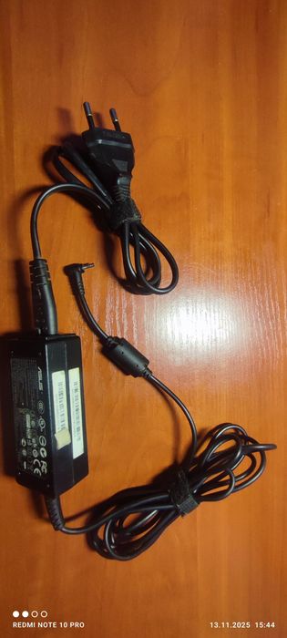 Зарядка ноута Asus   Input: AC 100 - 240V, 50 - 60Hz, 1.0 A Input: 19V