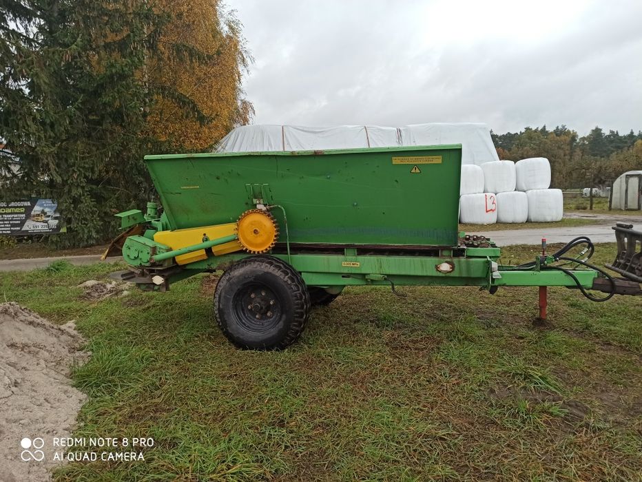 Rozsiewacz do Wapna Nawozu / Rcw-3 Piast /łańcuchowy/ 2001 r