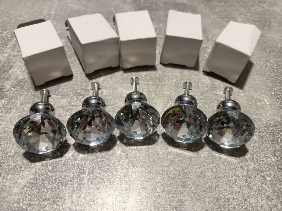 Uchwyty meblowe. Gałki Glamour