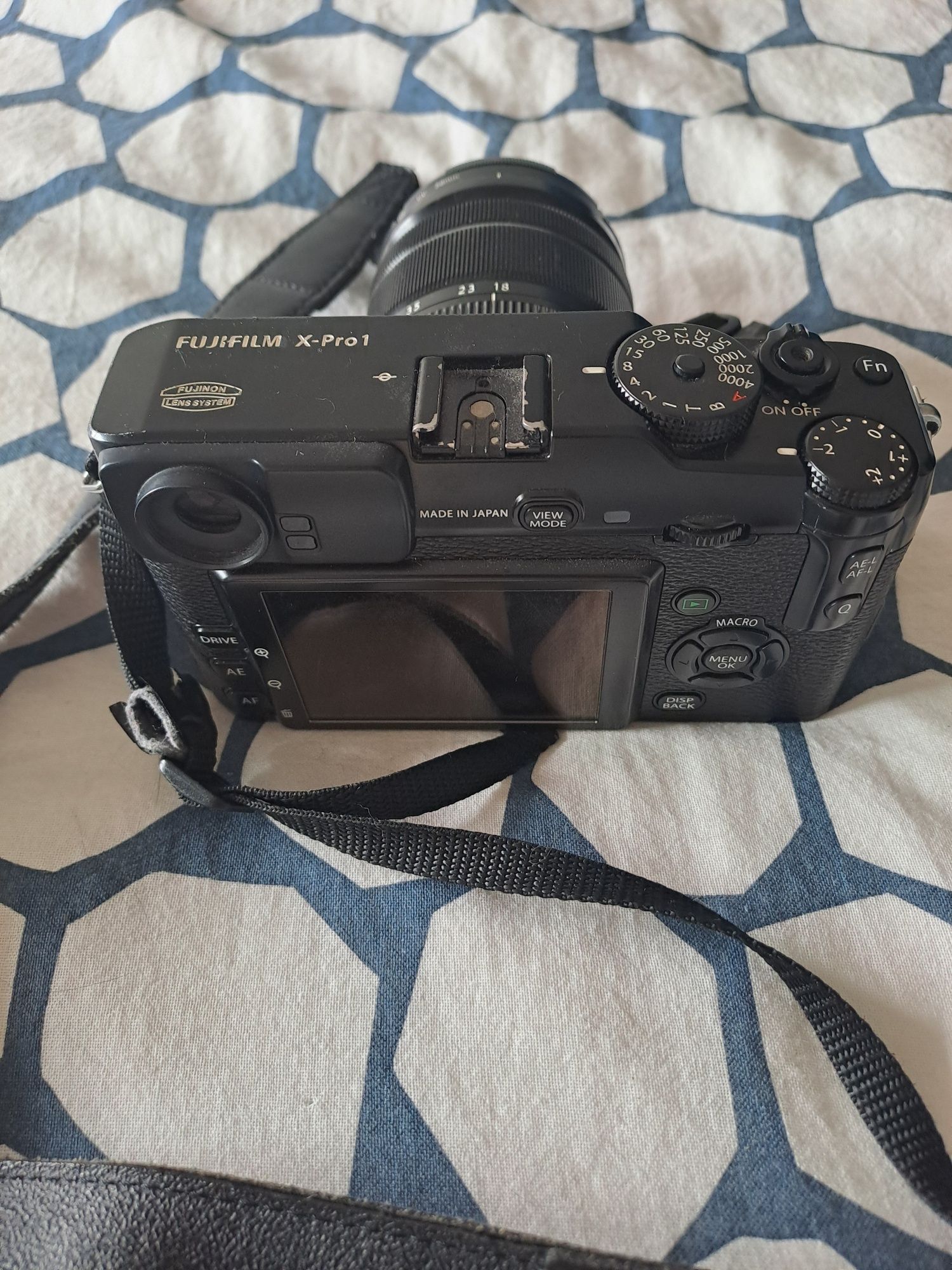 Máquina fujifilm X PRO 1 + lente XF 23mm + lente XF 18-55mm