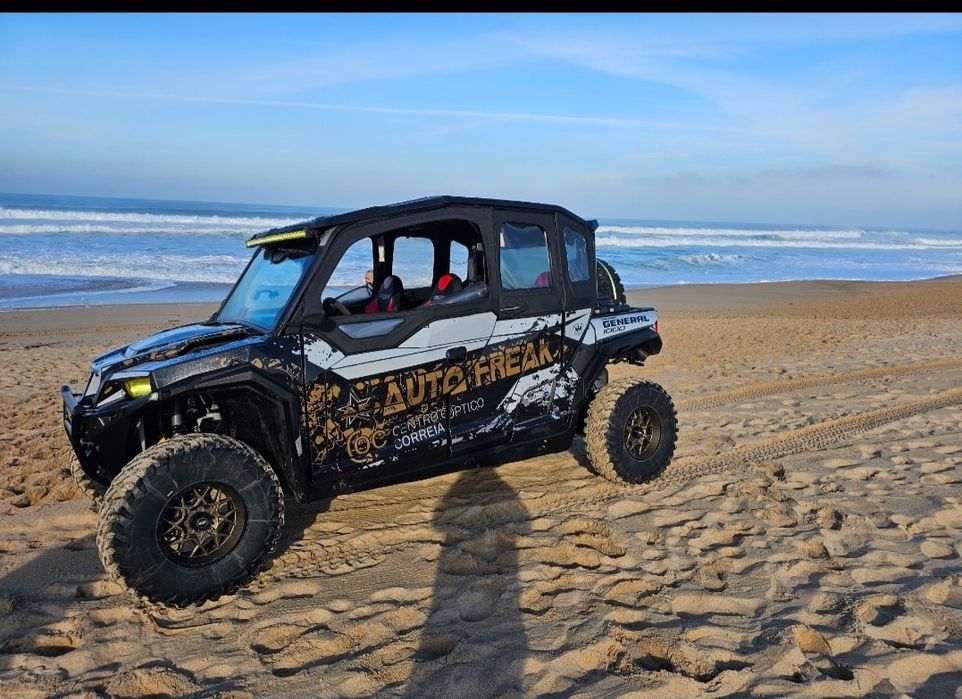 Polaris  General 1000  4 lugares