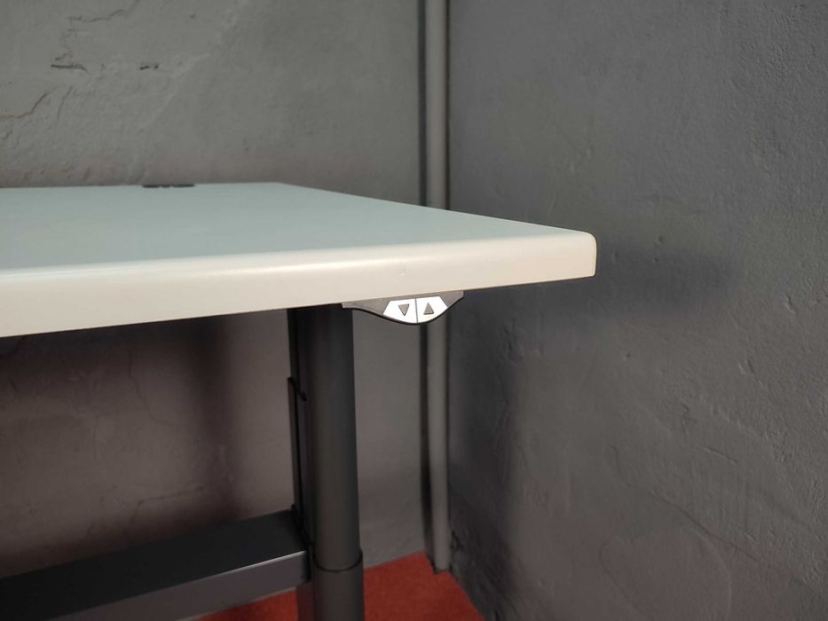 Biurko elektryczne sterowana wysokość 73-112cm blat 140x100cm biuro