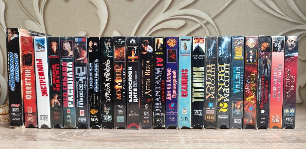 Видеокассеты VHS триллеры, ужасы, боевик, драма 50 шт