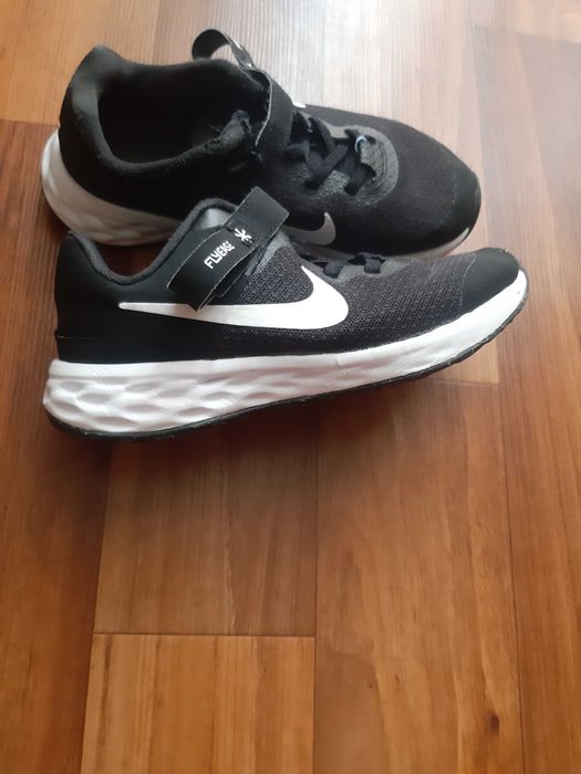 кроссовки NIKE р.30.5 в идеальном состоянии