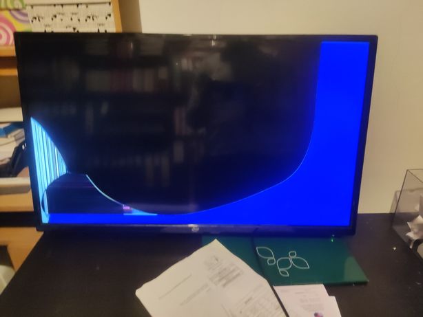 TV Smart mide 3219 LCD partido