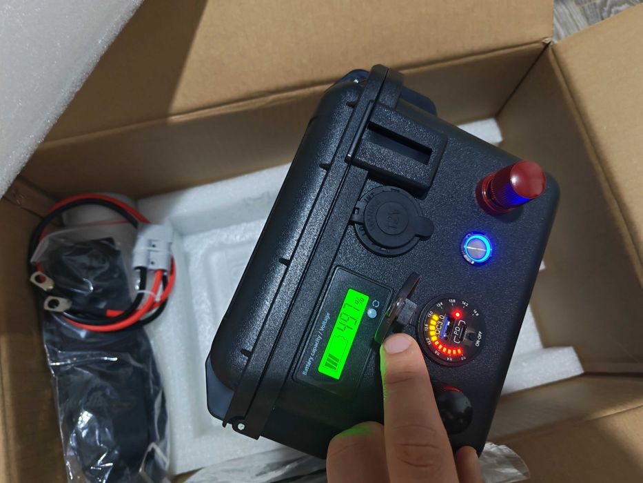 LiFePO4 аккумулятор от SJY в кейсе 100Ah 12V 1,24K BMS Bluetooth IP67