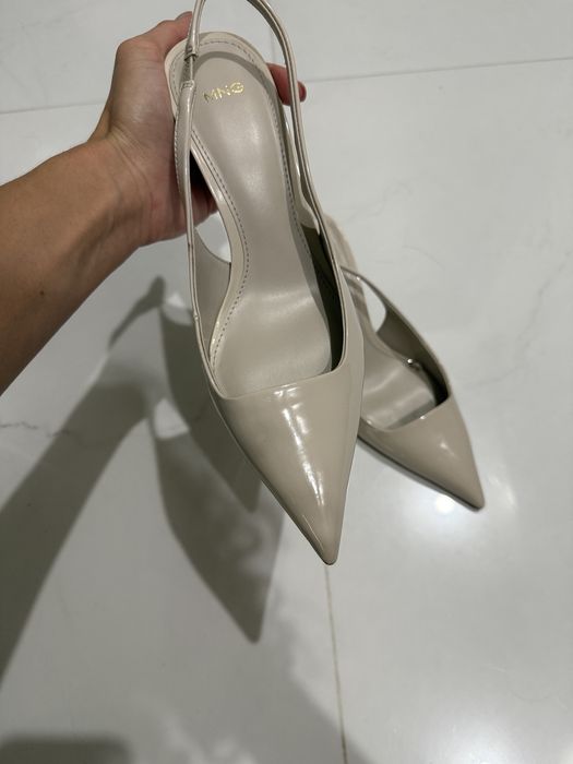 Туфлі-лодочки в бежевому кольорі Mango