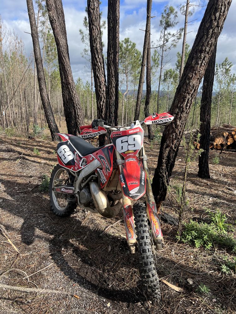 Honda cr 250r.