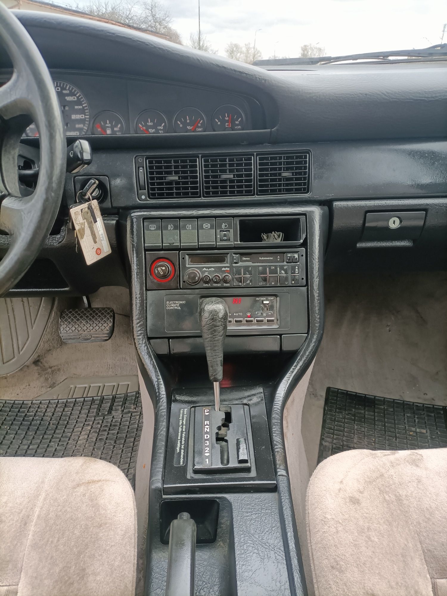 Audi 100 C3 cygaro