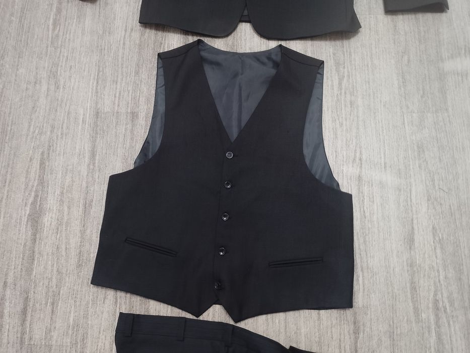 Sprzedam garnitur 3 częściowy.