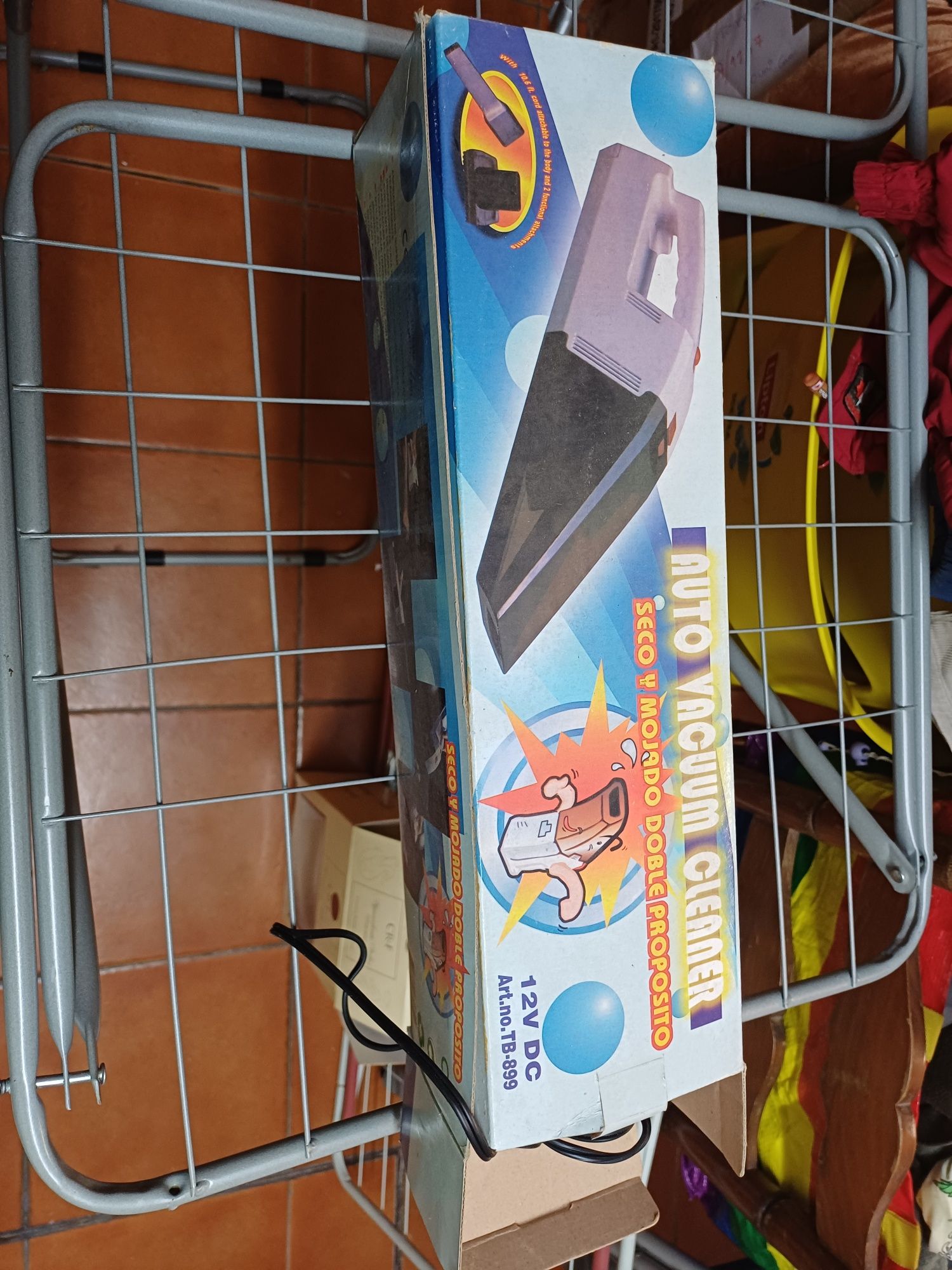 Aspirador de Mão para Carro com Fio Plug Isqueiro (120 W - 12 V)