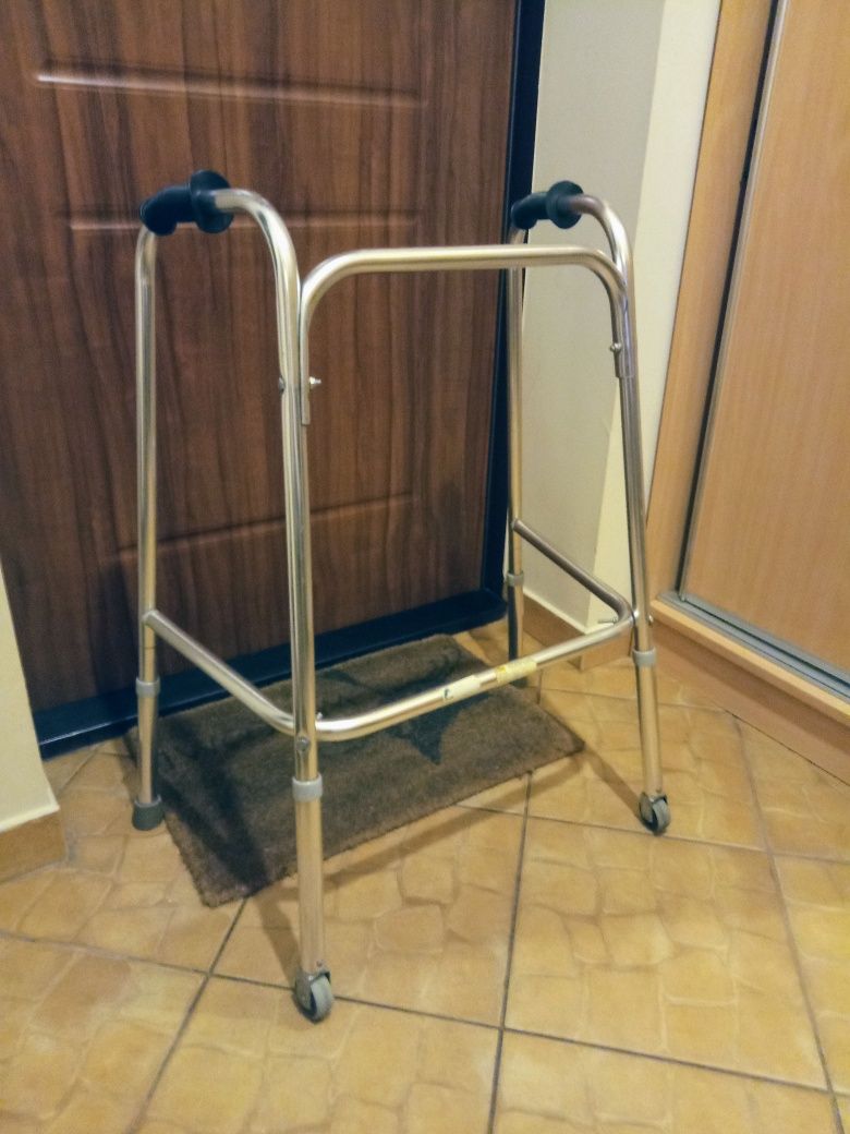 Chodzik balkonik rehabilitacyjny dla seniora i osób niepełnosprawnych