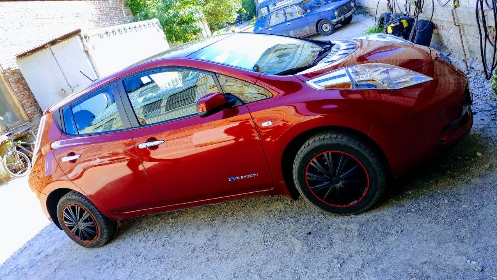 Оренда авто Nissan Leaf для работи у таксі
