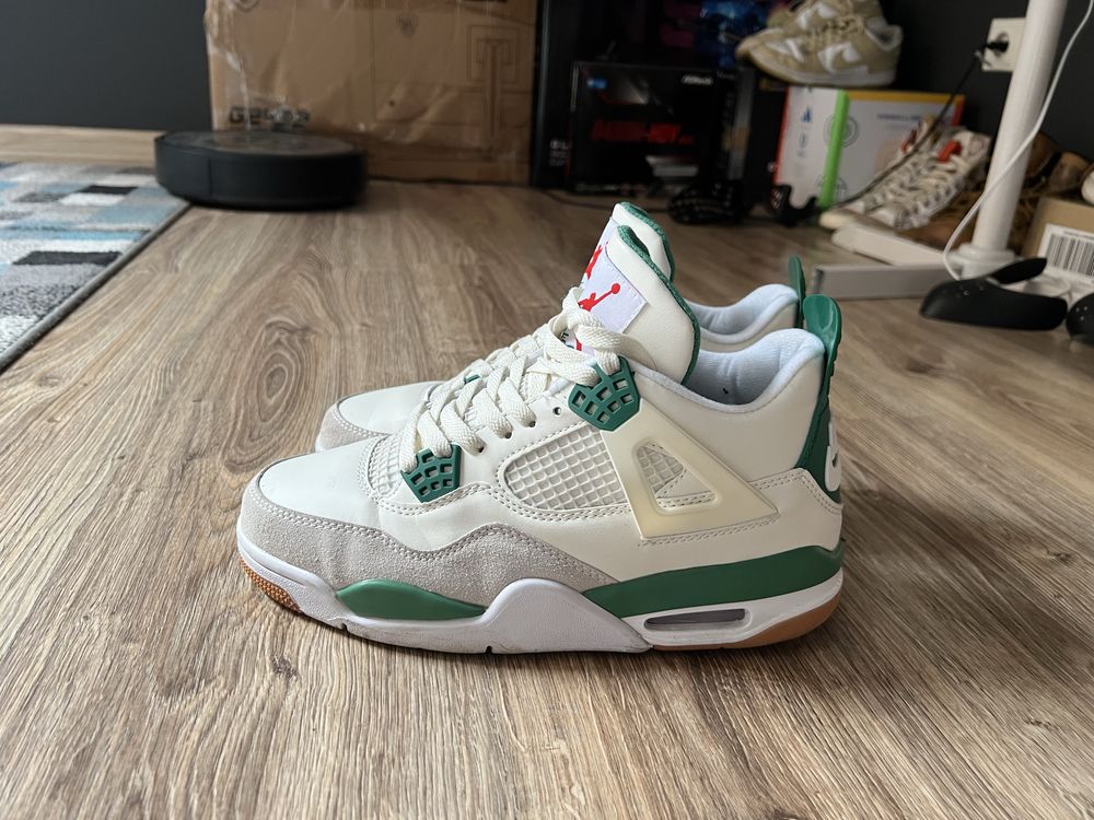 Jordan 4 Pine green