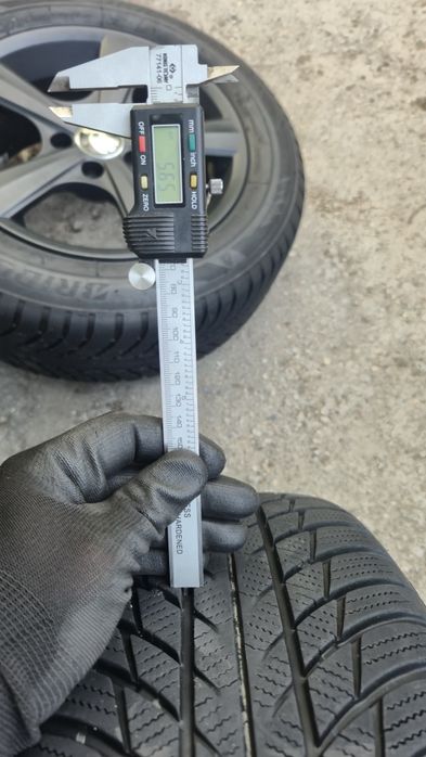 Продам зимову гуму 205/55/16