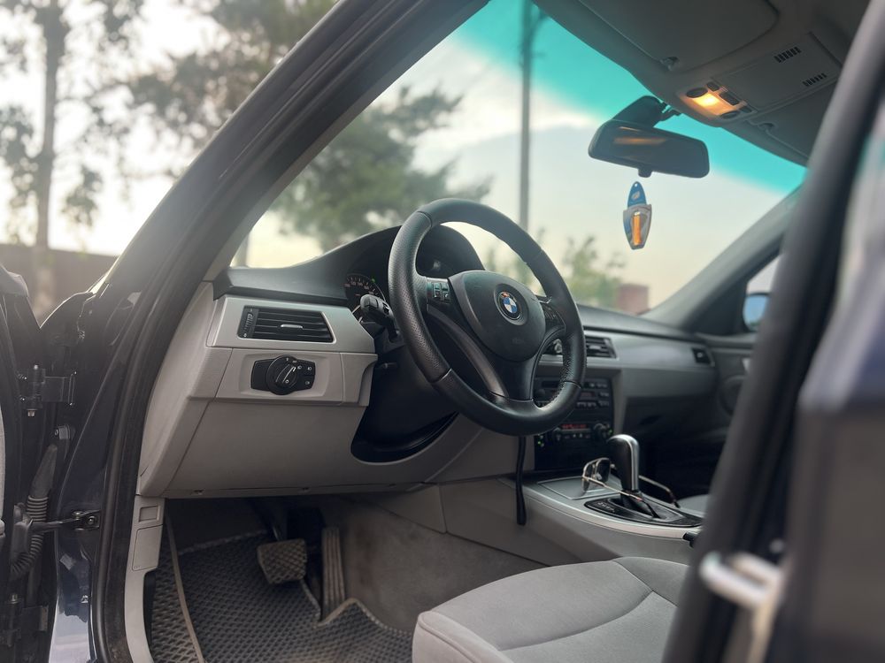 Продам БМВ Е90 320d на АКПП