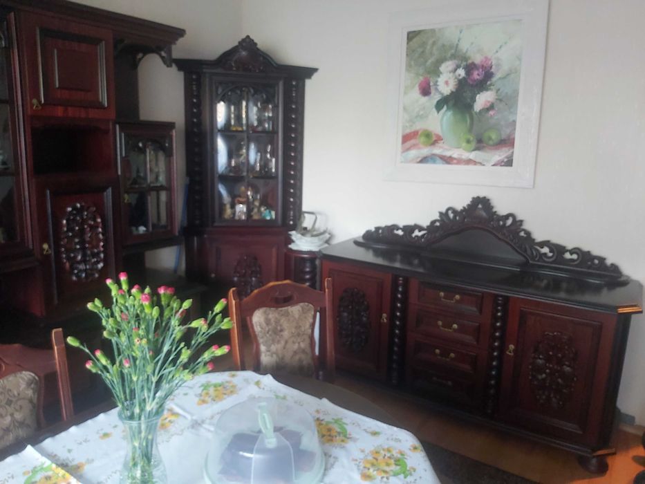 Segment z narożnikiem , komodą i stolik pod telewizor