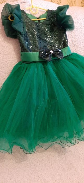 Плаття пишне нарядне зелене смарагдове