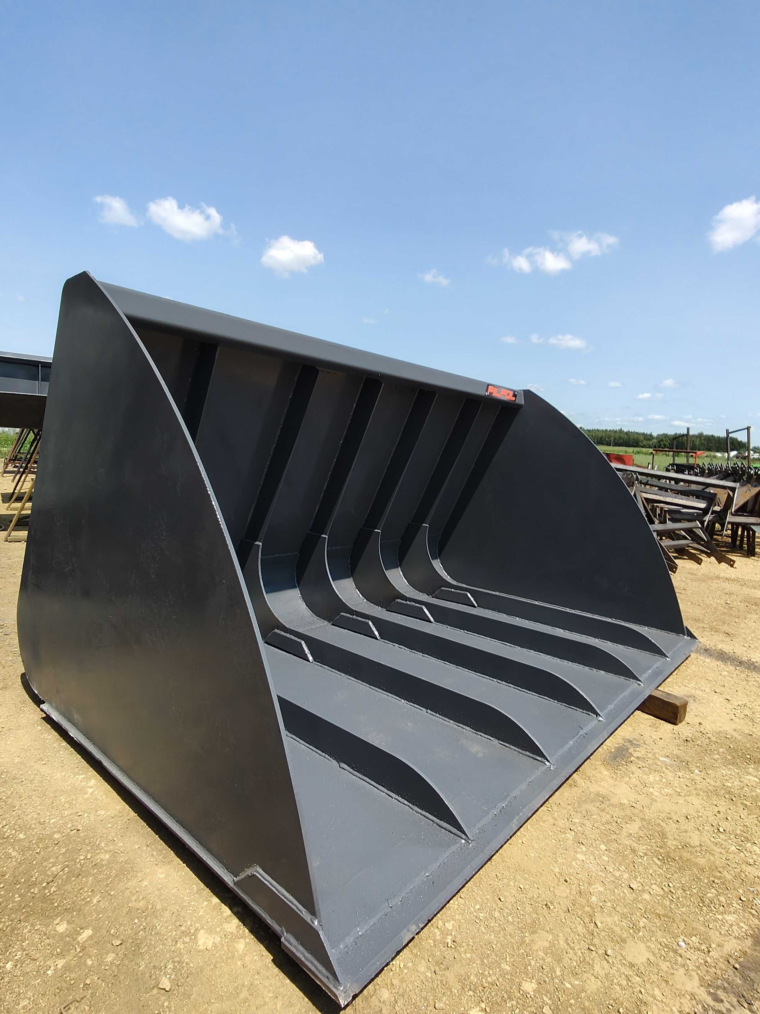 Duża łycha obiętosciowa d 1,8 do 2,5m do ładowarek Manitou Jcb Cat itp