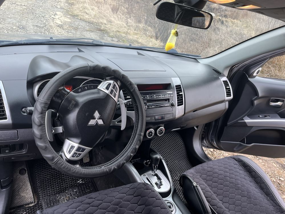 Mitsubishi Outlander XL