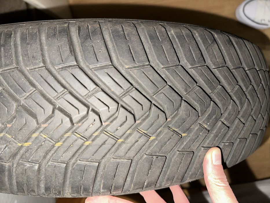 Opony całoroczne Continental 165/70 R14 – 3 sztuki, dobry stan