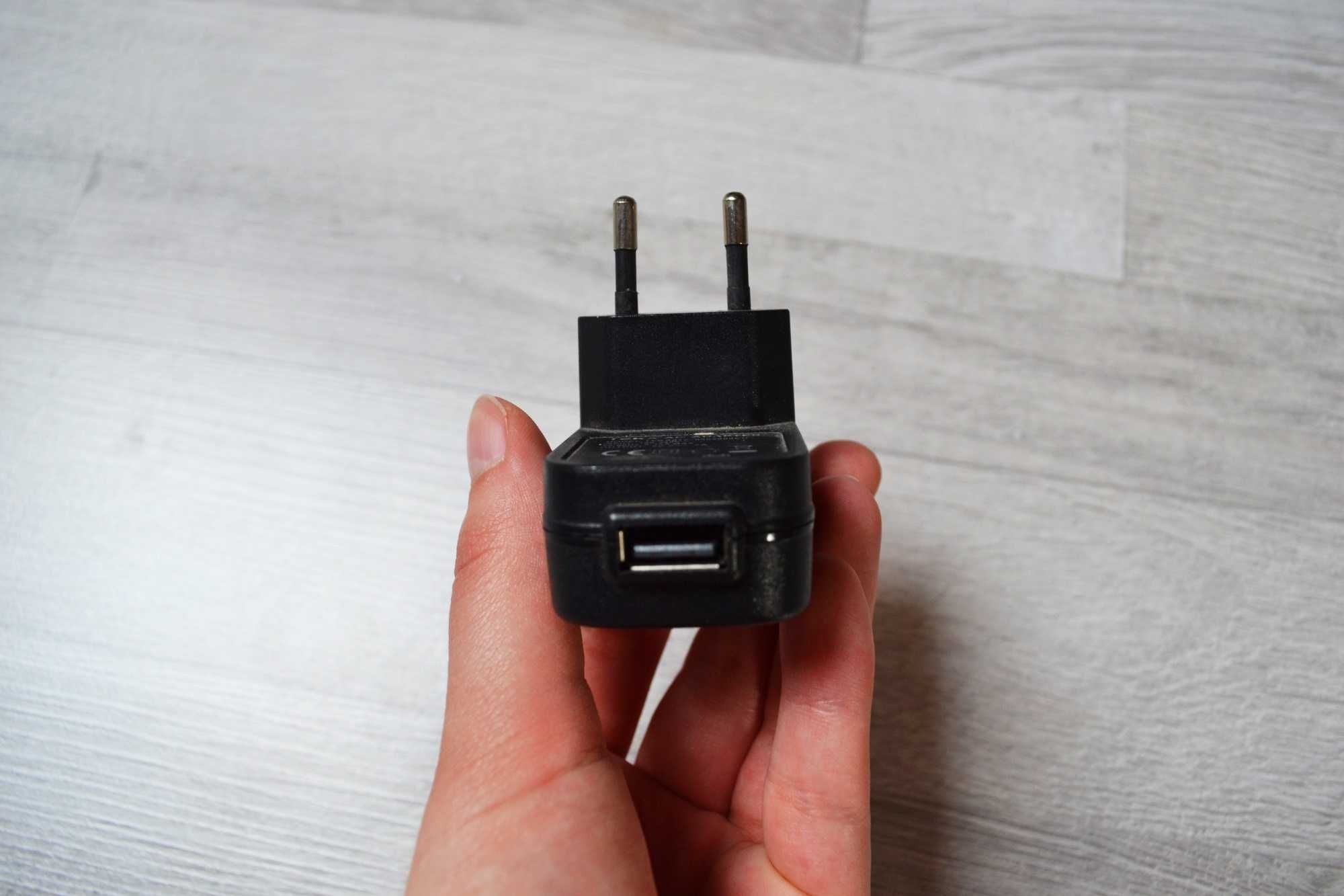 Kostki z wejściem usb Lg i no name do ładowarki 2 szt.