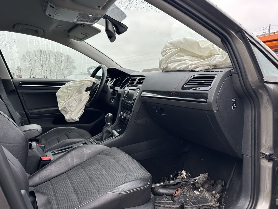 VW golf 7 kombi 2.0 tdi uszkodzony